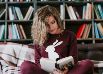 Expert tips for selecting book gifts when you’re not an avid reader