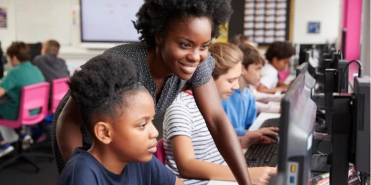 Mastering the Art of Broadcast Journalism: Essential Resources for Aspiring Journalists